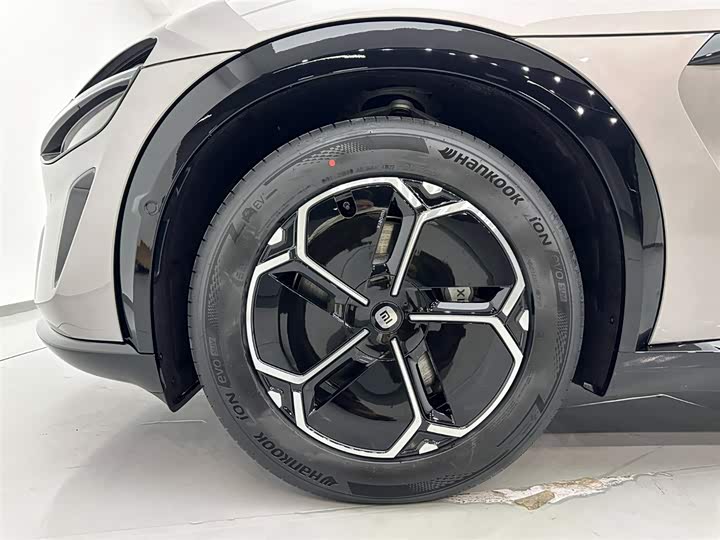 Фото 28 - Xiaomi YU7