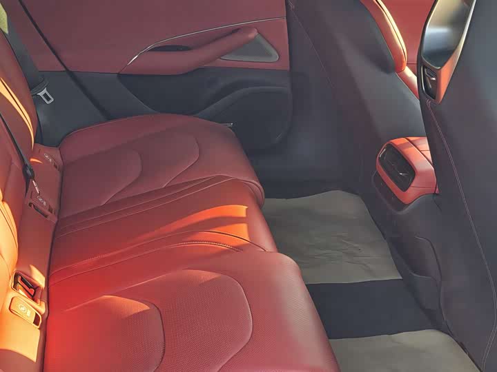 Фото 14 - Xiaomi SU7