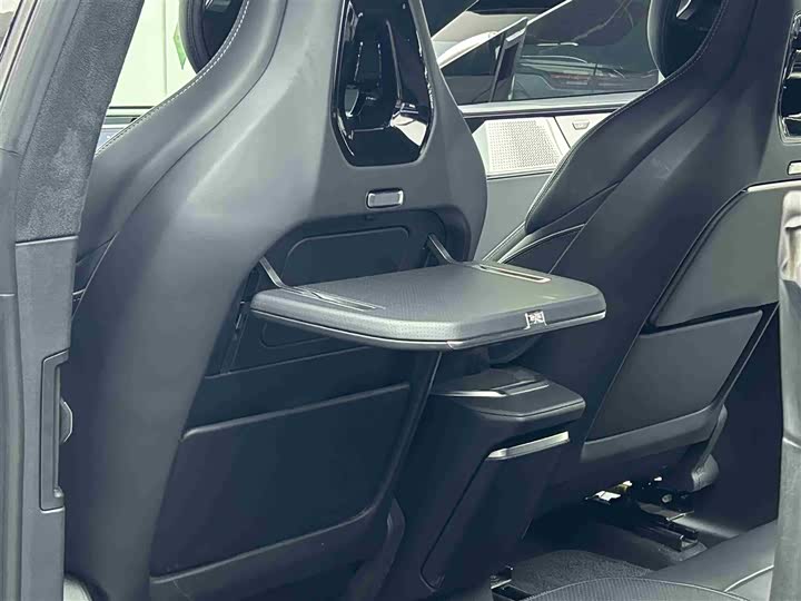 Фото 12 - HiPhi Y