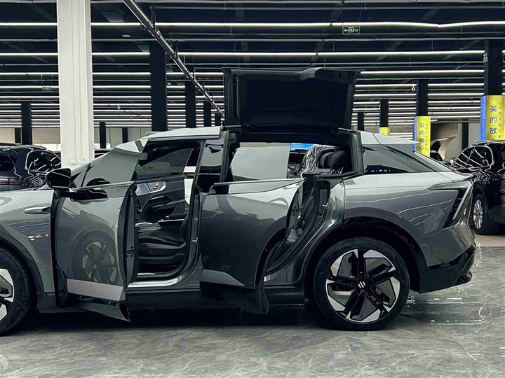 Фото 3 - HiPhi Y