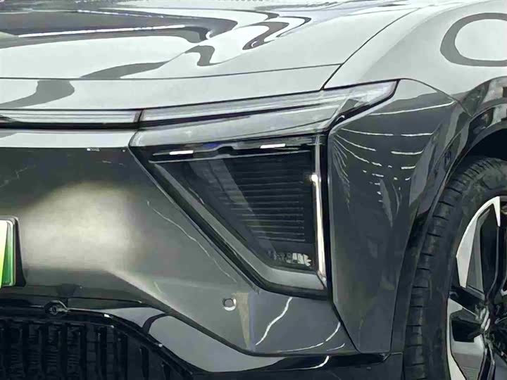 Фото 4 - HiPhi Y