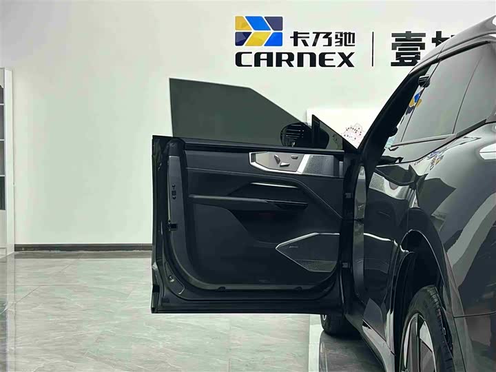 Фото 6 - HiPhi Y