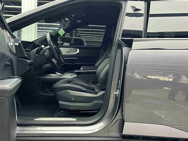 Фото 7 - HiPhi Y