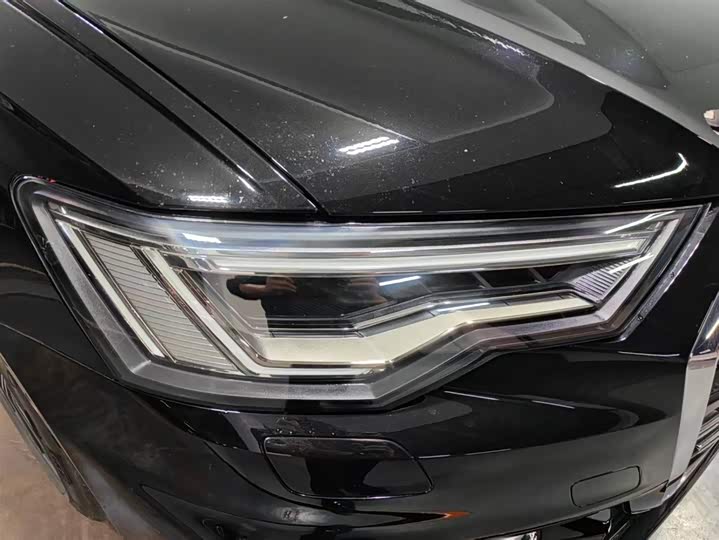 Фото 13 - Audi A6L