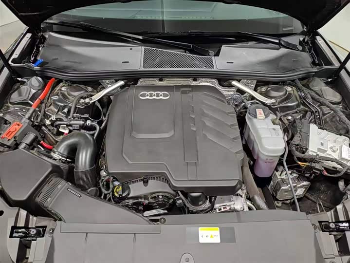 Фото 16 - Audi A6L