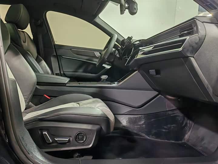 Фото 7 - Audi A6L