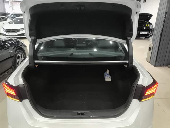 Фото 19 - Nissan Teana