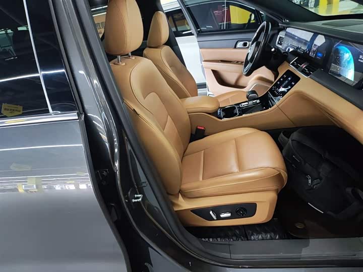 Фото 25 - LiXiang One