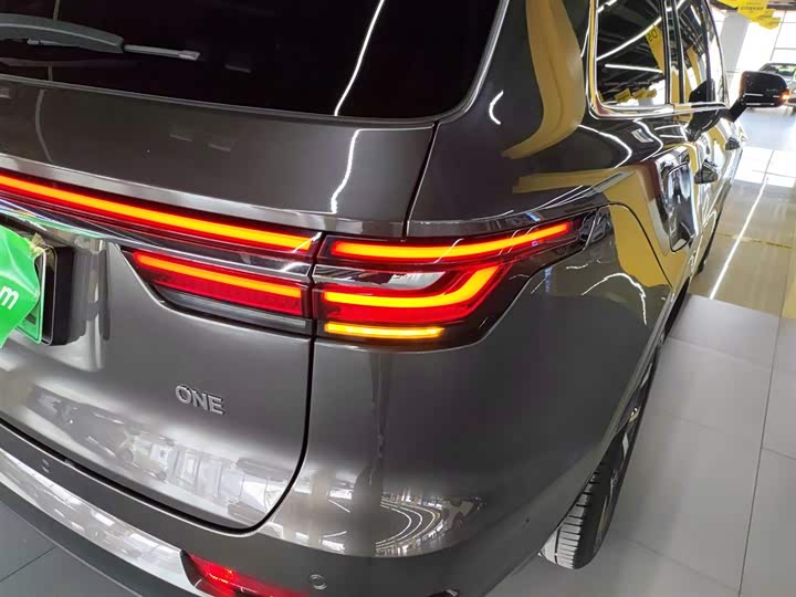 Фото 8 - LiXiang One