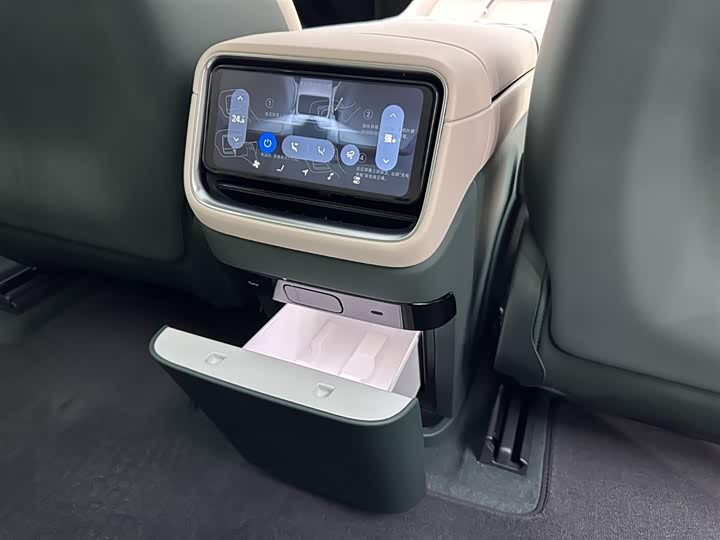 Фото 23 - Xiaomi YU7