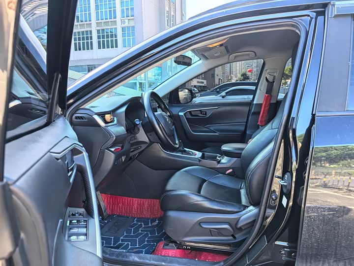 Фото 4 - Toyota Wildlander