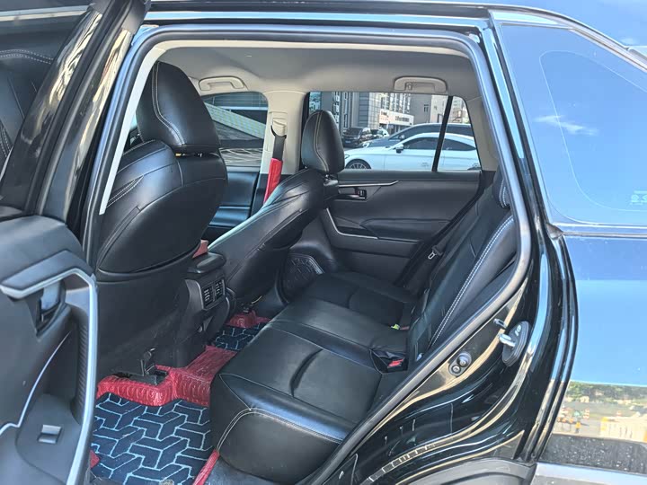 Фото 5 - Toyota Wildlander