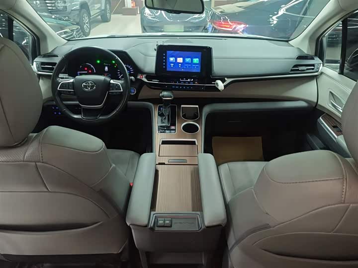 Фото 10 - Toyota Sienna