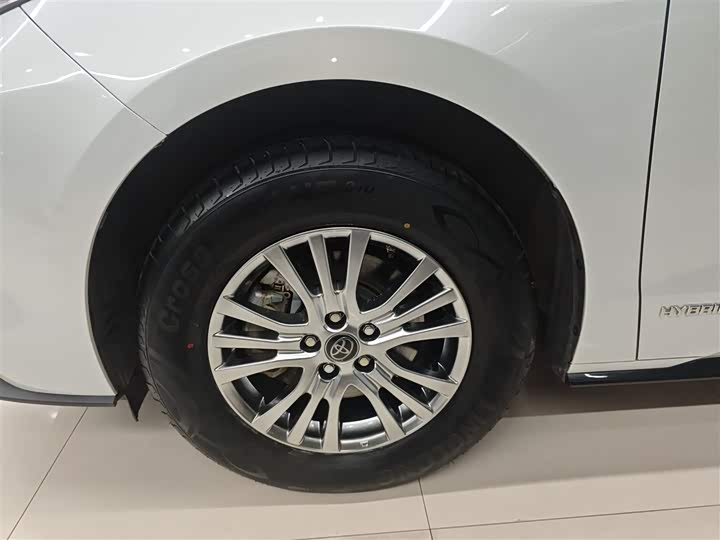 Фото 23 - Toyota Sienna