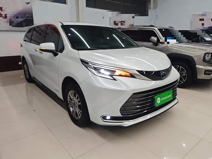 Фото 4 - Toyota Sienna