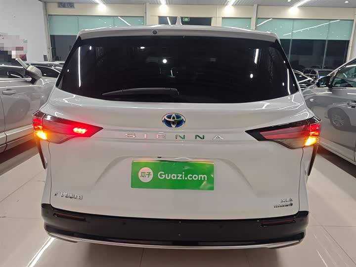 Фото 6 - Toyota Sienna