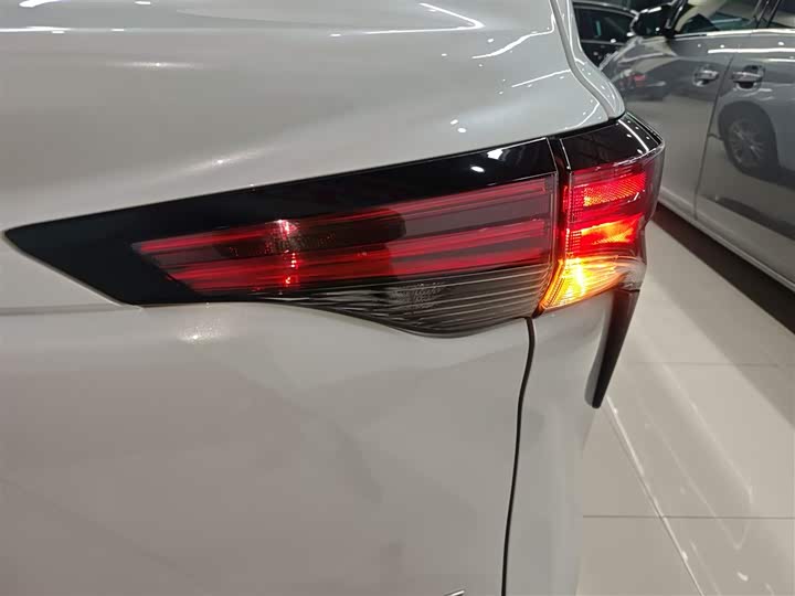 Фото 8 - Toyota Sienna