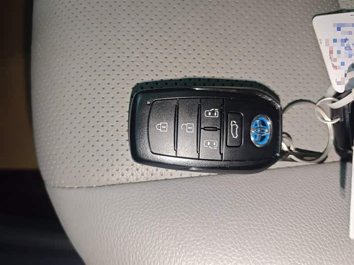 Фото 9 - Toyota Sienna