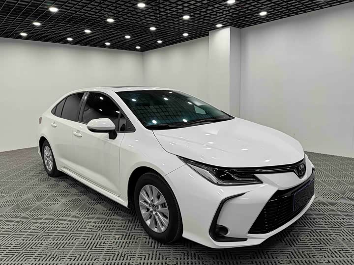 Фото 1 - Toyota Corolla