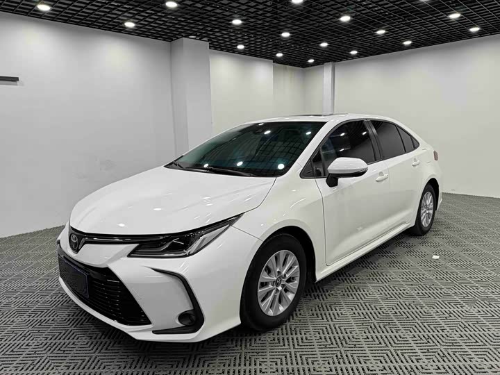 Фото 3 - Toyota Corolla