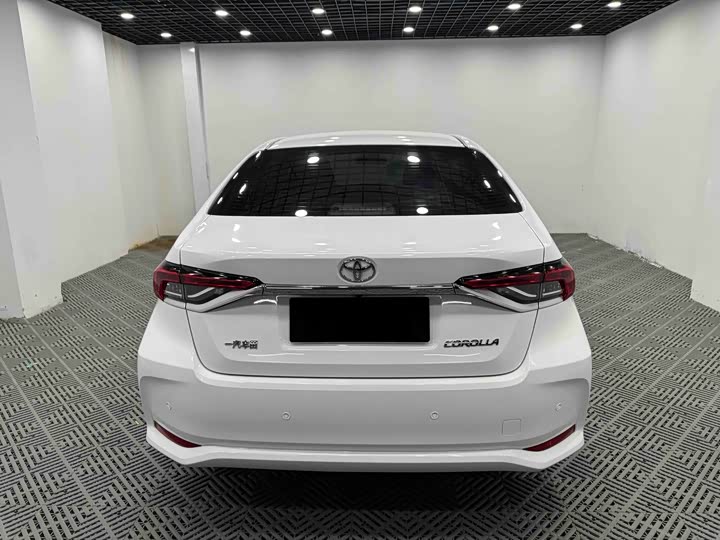 Фото 8 - Toyota Corolla