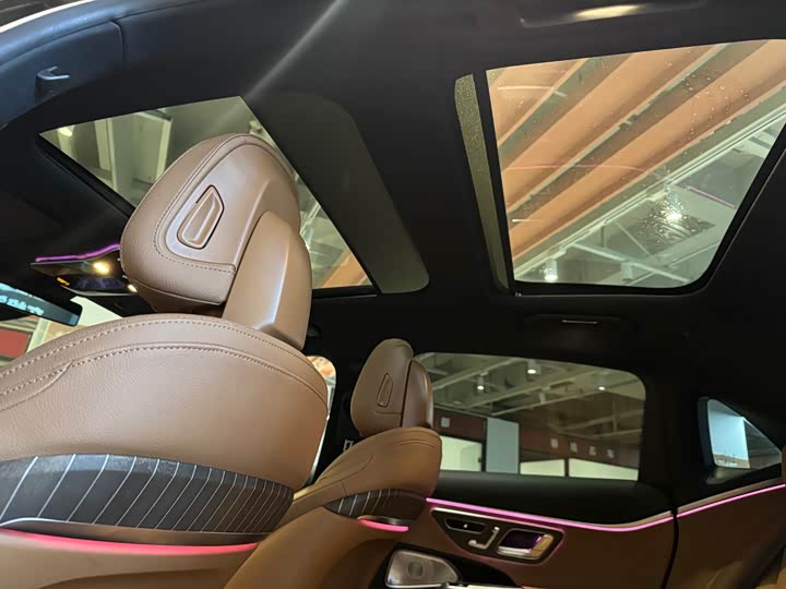 Фото 10 - Mercedes-Benz E-Class