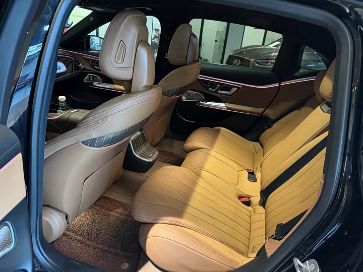 Фото 13 - Mercedes-Benz E-Class