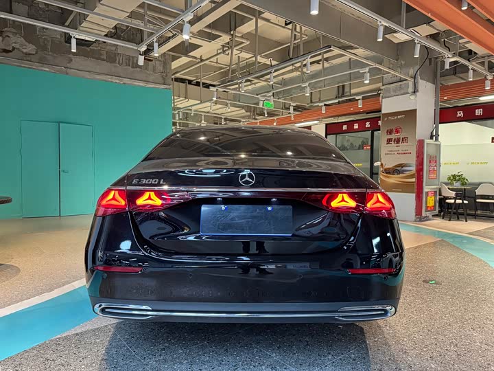 Фото 15 - Mercedes-Benz E-Class