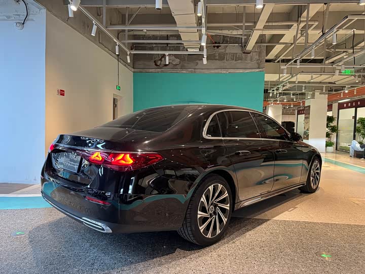 Фото 16 - Mercedes-Benz E-Class