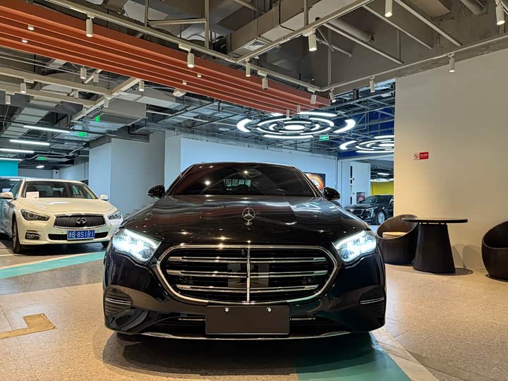 Фото 2 - Mercedes-Benz E-Class