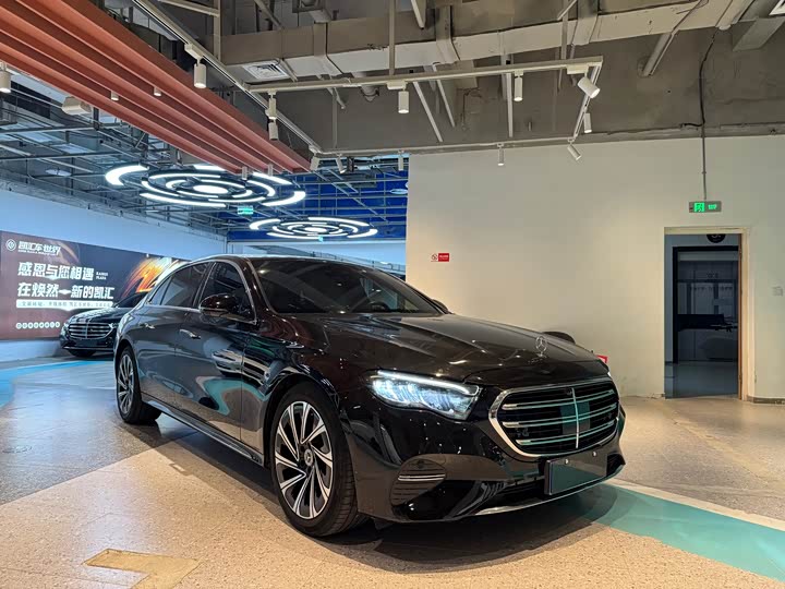 Фото 3 - Mercedes-Benz E-Class