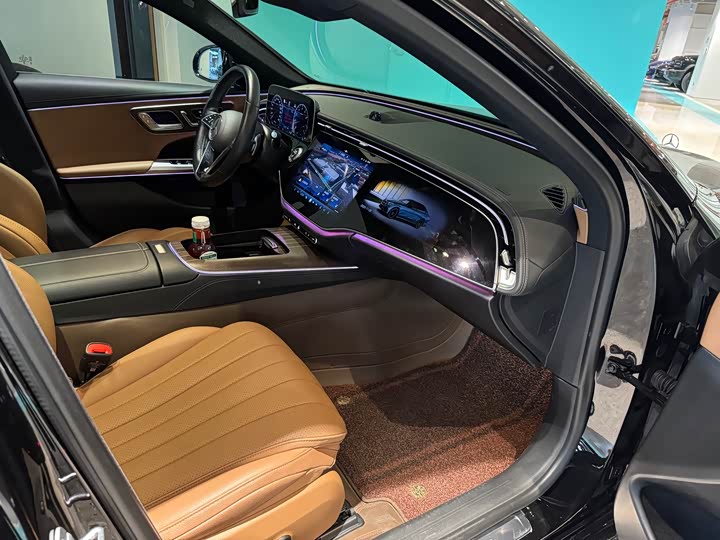 Фото 6 - Mercedes-Benz E-Class