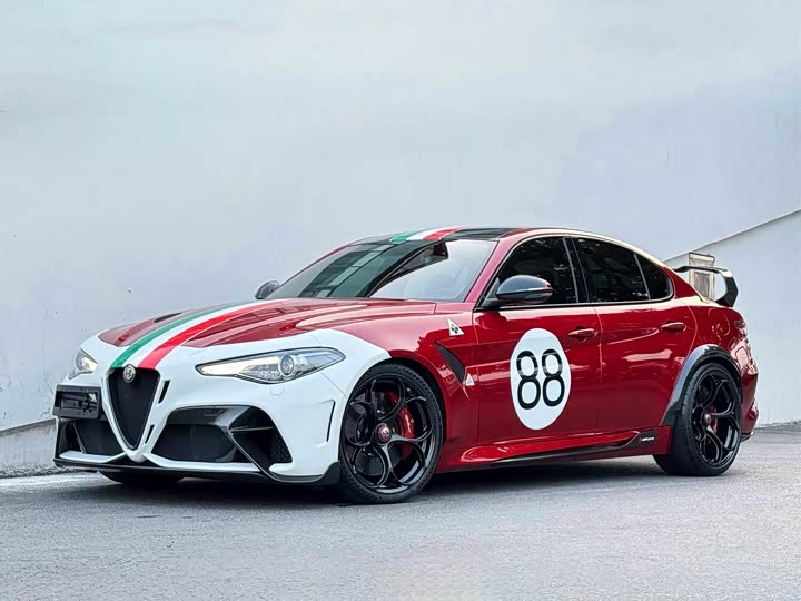 Фото 1 - Alfa Romeo Giulia