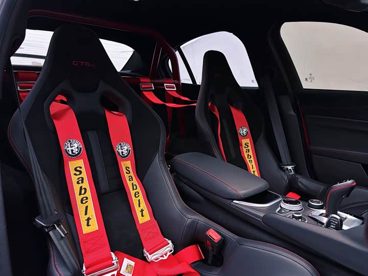 Фото 18 - Alfa Romeo Giulia