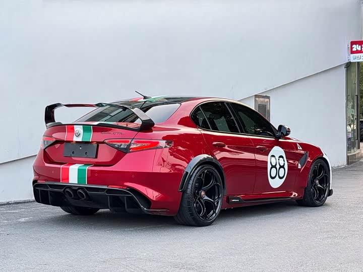 Фото 2 - Alfa Romeo Giulia