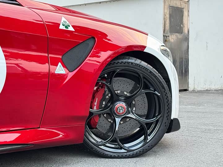 Фото 23 - Alfa Romeo Giulia