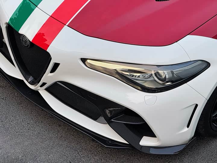 Фото 28 - Alfa Romeo Giulia