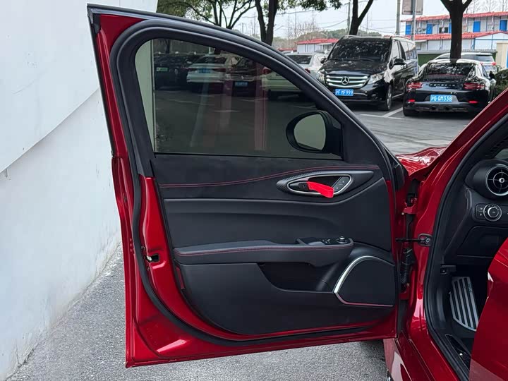 Фото 31 - Alfa Romeo Giulia