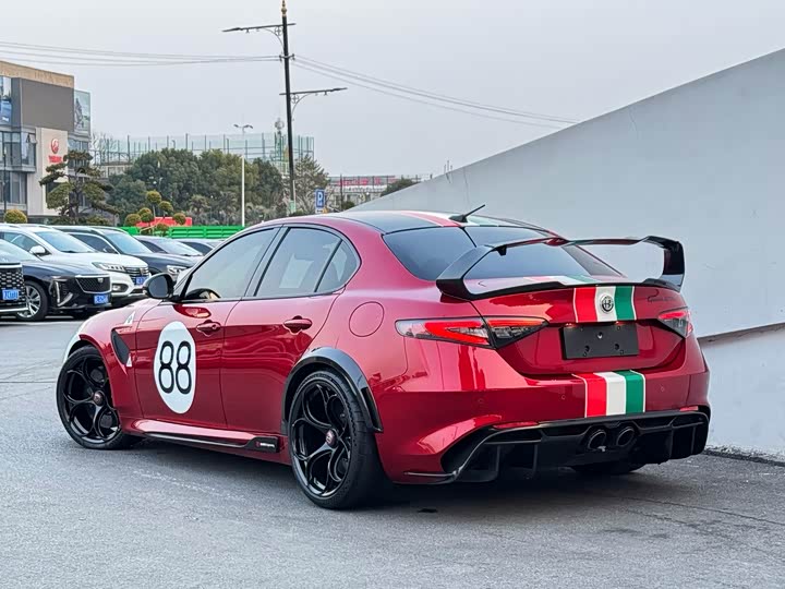 Фото 4 - Alfa Romeo Giulia