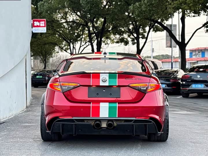 Фото 7 - Alfa Romeo Giulia