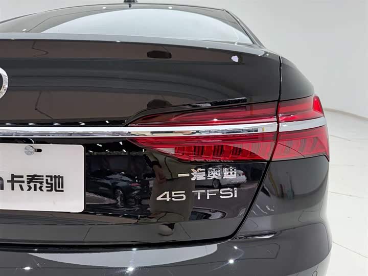 Фото 10 - Audi A6L