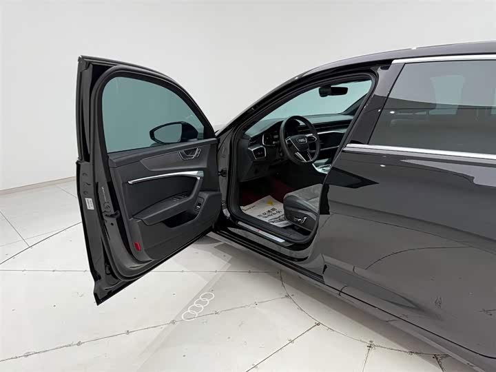 Фото 13 - Audi A6L