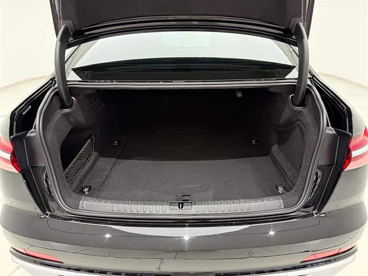 Фото 14 - Audi A6L