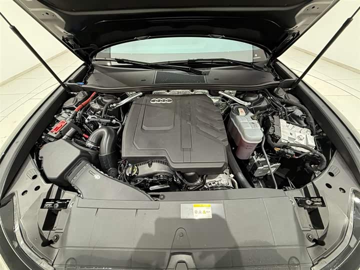 Фото 18 - Audi A6L