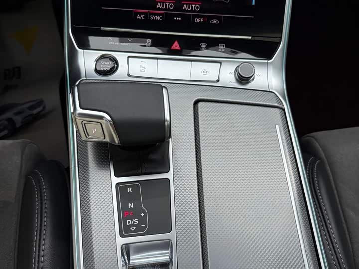 Фото 23 - Audi A6L