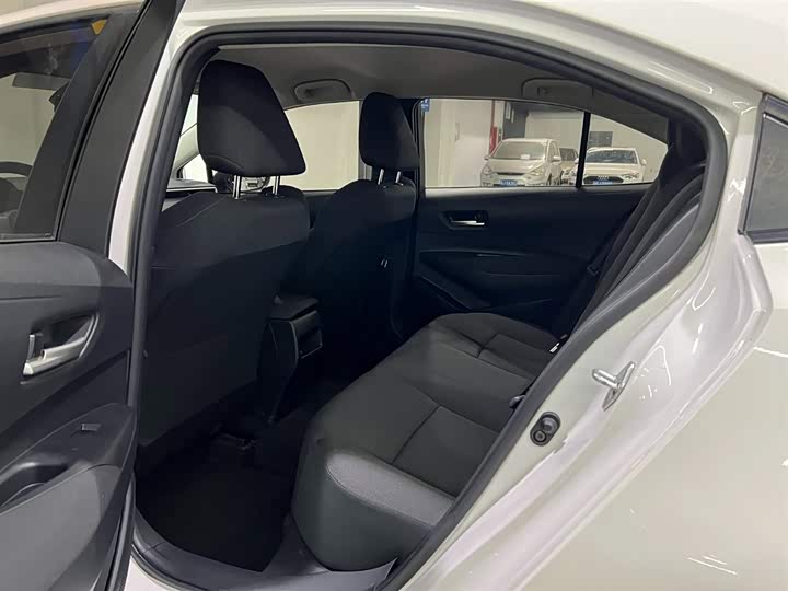 Фото 10 - Toyota Corolla