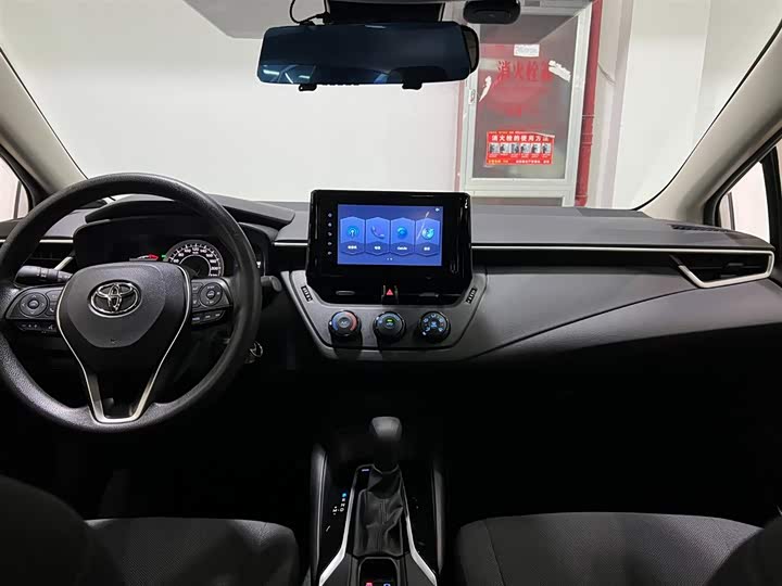 Фото 12 - Toyota Corolla