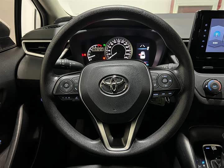 Фото 15 - Toyota Corolla