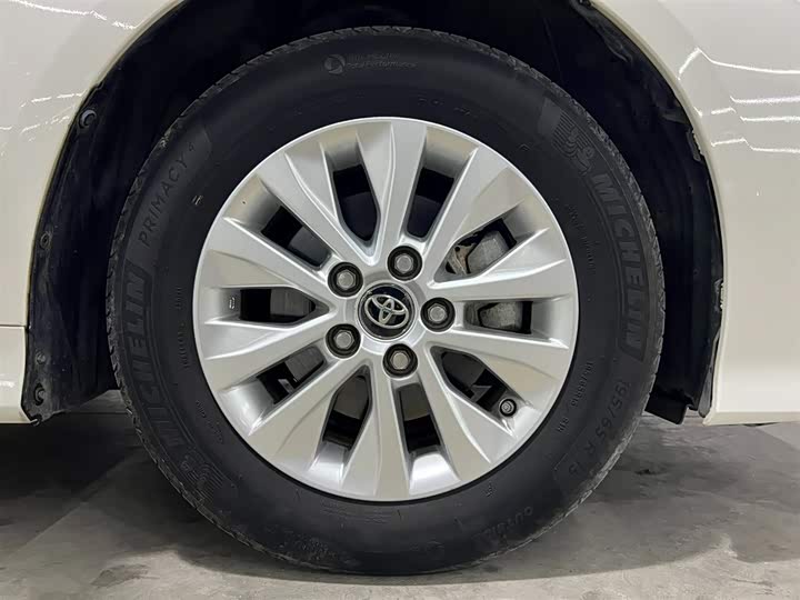 Фото 18 - Toyota Corolla