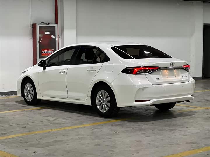 Фото 4 - Toyota Corolla